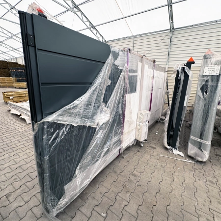 OUTLET - Wiśniowski skrzydło bramy przesuwnej HOME INCLUSIVE AW.10.200 (panel 250mm) o wymiarze 4000mm x 1750mm RAL 7016 MAT napęd w słupie AWso 2018 PRO (lewa)