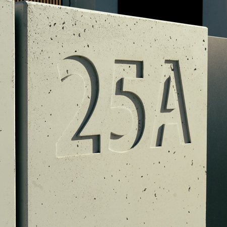 Mur personalizowany L 220cm x 100cm x 90cm + totem + śruby zamkowe - jasny popiel RAL7035