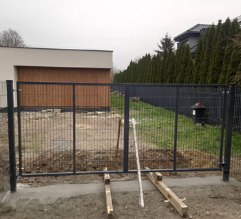 OUTLET - Brama dwuskrzydłowa panelowa 1600mm x 4000mm 2D RAL7016