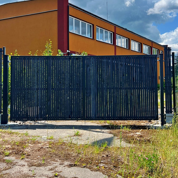 Brama panelowa dwuskrzydłowa 2D SOLID (6/5/6) 4000mm x 1500mm RAL9005 z przesłoną w kolorze grafitowym