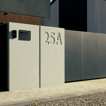 Mur personalizowany L 220cm x 100cm x 90cm + totem + śruby zamkowe - jasny popiel RAL7035