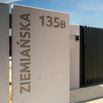 Mur personalizowany L 160cm x 100cm x 70cm + totem + śruby zamkowe - jasny popiel RAL7035