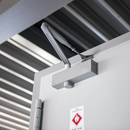 Drzwi techniczne stalowe zewnętrzne Wiśniowski - PŁASZCZOWE ECO. Skrzydło wypełnione styropianem  o wym. 1010mm x 2050mm białe RAL 9016 - prawe 