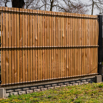 Przesłona ogrodzenia panelowego 3D (51 drutów pionowych) Euro Płot na wys.1230mm - naturalne drewno