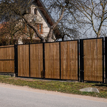 Brama panelowa dwuskrzydłowa 2D SOLID (6/5/6) 4000mm x 1500mm RAL7016 z przesłoną w kolorze naturalnym