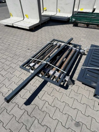 OUTLET - Furtka wypełniona profilem pionowym 1500mm x 1000mm RAL7016